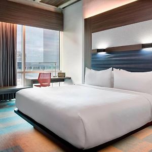 Aloft Guest room 1 King